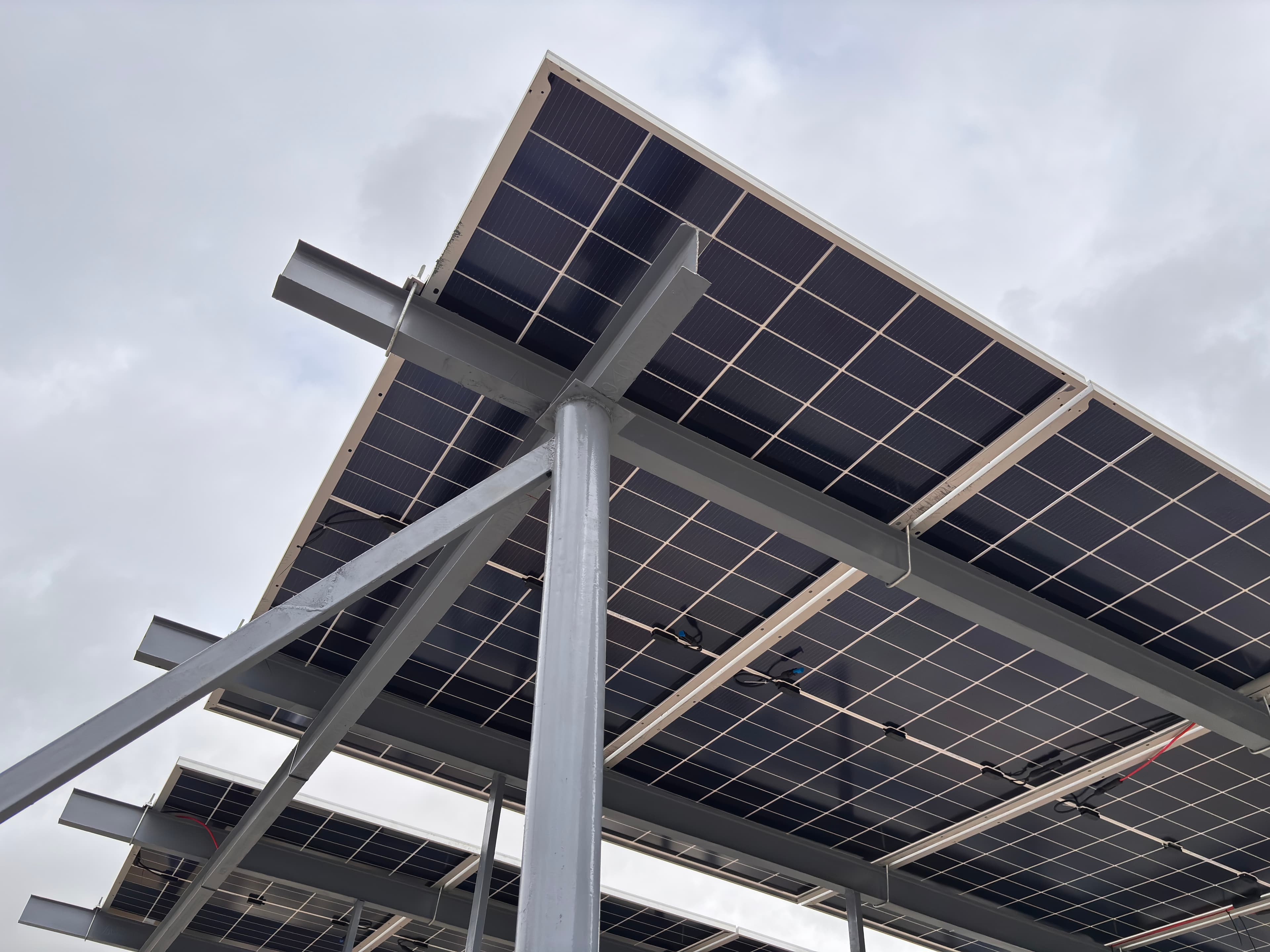 APC Solar grid-tied rooftop solar array on a Karachi building